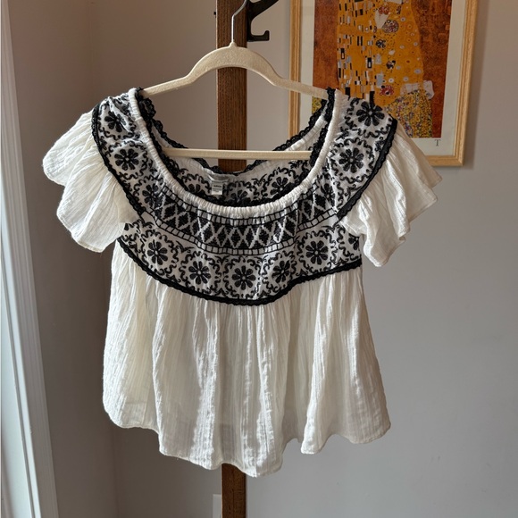 Embroidered Black and White Women's Top - Picture 2 of 6